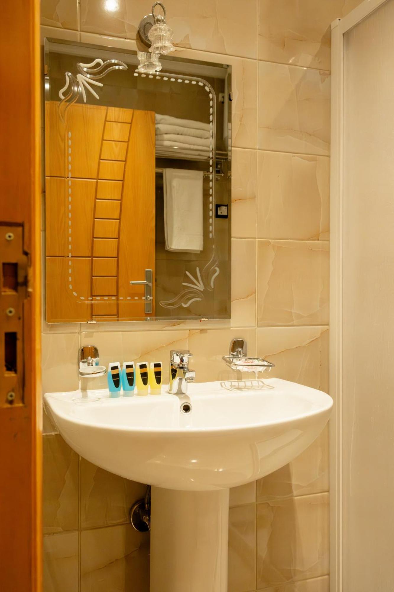 Jimmy Pyramids Hotel Kafret el-Gabal Zewnętrze zdjęcie